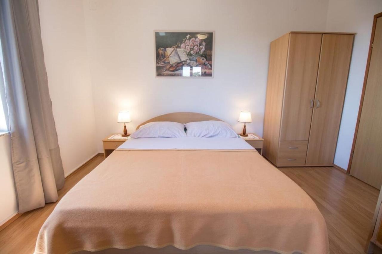 Apartmani Nedjeljko Čunski エクステリア 写真